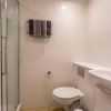 Отель Spacious studio apartment in the heart of Oldham, фото 8