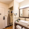Отель Colby Inn and Suites, фото 8