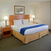 Отель Holiday Inn Express Hotel & Suites Columbus, фото 3