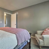 Отель Modern Townhome w/ Fireplace: Near Stoll Park, фото 4