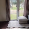 Отель Robin Hood Retreat 2 Bedroom Chalet Free Parking, фото 6