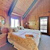 Отель Beautiful Log House: Large Deck & Private Hot Tub 3 Bedroom Home, фото 3