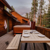 Отель Camber by Avantstay Cozy, Chic Cabin w/ Hot Tub, фото 16