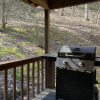 Отель Little Mountain Hideaway 2 Bedroom Cabin by RedAwning, фото 7