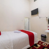 Отель RedDoorz Syariah near Pasar Aur Kuning, фото 1