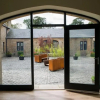 Отель Stunning Edinburgh 1820s stables converted studio, фото 13