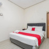 Отель RedDoorz @ WR. Supratman Batu, фото 4