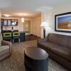 Отель Candlewood Suites Dickinson ND, an IHG Hotel, фото 6