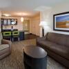 Отель Candlewood Suites Dickinson ND, an IHG Hotel, фото 7