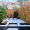 Отель The Elmbridge Getaway - Glamorous 2bdr With Garden, фото 14
