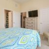 Отель Beautifully Decorated Beachfront Corner Unit Close to Shopping Dining Malibu 501, фото 3