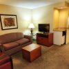 Отель La Quinta Inn & Suites Appleton College Avenue, фото 42