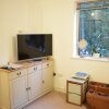 Отель Clean Bright Apartment 7 mins from Central London, фото 2