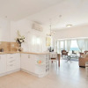 Отель Bright and Charming 1BR Apt Near Shore, фото 11