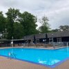Отель Wulft 47 Zonnig gezellig 6p chalet met zwembad in bosrijke omgeving op Familie Camping de Vossenburc, фото 10