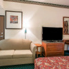 Отель Rodeway Inn & Suites, фото 2