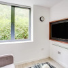 Отель Simplistic Apartment in Milton Keynes near Willen Lake, фото 6