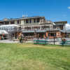 Отель Contemporary Slopeside Condo, фото 16