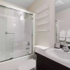 Отель Seattle: U District Retreat, Free Parking 3 Bedroom Home by RedAwning, фото 9