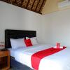 Отель RedDoorz @ Kampoeng Etnik Kebumen 2, фото 22