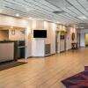 Отель Quality Inn and Suites Livonia, фото 18