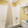 Отель Econo Lodge White Pine Morristown I-81 & I-40 Split, фото 9