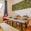 Отель Pannier House - Central MK - Free Parking, Garden, Smart TVs with Netflix by Yoko Property, фото 10