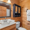 Отель Moonlight and Memories - Two Bedroom Cabin, фото 31