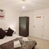 Отель Deluxe 2 Bed Apartment in Uxbridge, фото 5