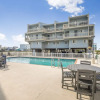 Отель Coastal Beach Condo Right Across From Beach, фото 1