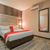 Отель RedDoorz Plus near Mall Nagoya Hill Batam 3, фото 13