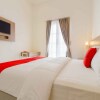 Отель RedDoorz Plus Syariah @ Jalan Dr Sutomo Padang, фото 7