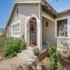 Отель Charming Cottage in Oleander/sunset Neighborhood, фото 2