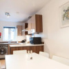Отель *NEW* Central Derby Apt, with Parking - Sleeps 6, фото 5