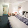 Отель Rodeway Inn & Suites, фото 2