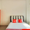 Отель Shinta Guesthouse by OYO Rooms, фото 17