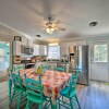 Отель Emerald Isle Escape: Walk to Ocean, фото 12