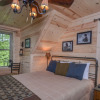 Отель Big Log Lodge 4 Bedroom House, фото 6