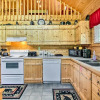 Отель Cabin w/ Hot Tub & Deck ~ 12 Mi to Pigeon Forge!, фото 9