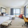 Отель The Waterfront Beach Resort, A Hilton Hotel, фото 44