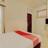 Отель OYO 90155 Landuh Merta Residence, фото 12
