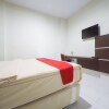 Отель RedDoorz Plus near Mall Panakukang 2, фото 14