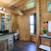 Отель Bandit Lodge BRAND NEW CABIN w Pool, фото 11