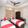 Отель OYO 19855 B S Guest House, фото 4