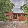 Отель 'the Moonshine' Cabin: Hot Tub, 3 Mi to Dollywood, фото 1