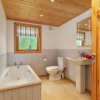 Отель Everwyn Lodge - Luxury Lodge With Hot Tub, фото 10