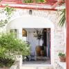 Отель Villa Gaia Syros | 1800's Stone Building, фото 22