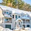 Отель Bethel Townhome: 8 Mi to Sunday River Resort! в Безеле