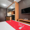 Отель RedLiving Apartemen Transpark Juanda - Kamarku Tower Jade with Netflix, фото 3