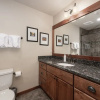 Отель Cozens Pointe I-101 2 Bedroom Condo by RedAwning, фото 35